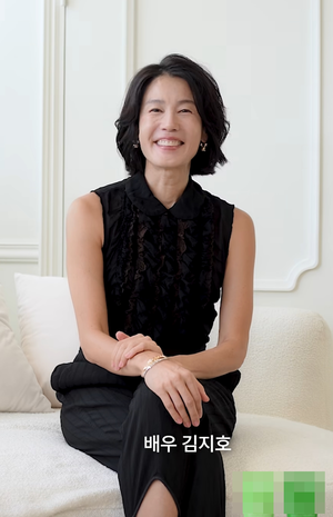 배우 김지호 도서관 대여 도서 밑줄 논란, 지적 이미지와 공공 에티켓 사이